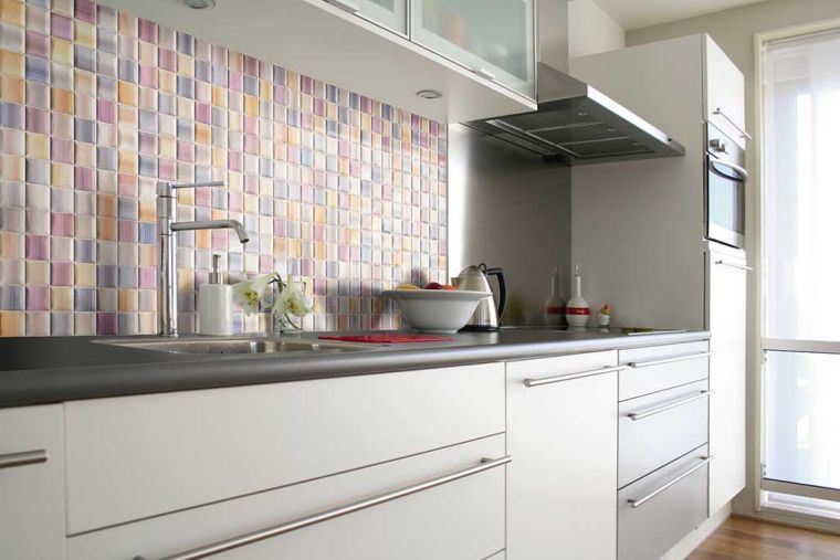 backsplash-kuhinja-deco-trend-popločavanje-male-pločice