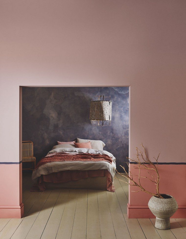 tendenza di design del cuscino del letto di interior design rosa corallo 2019