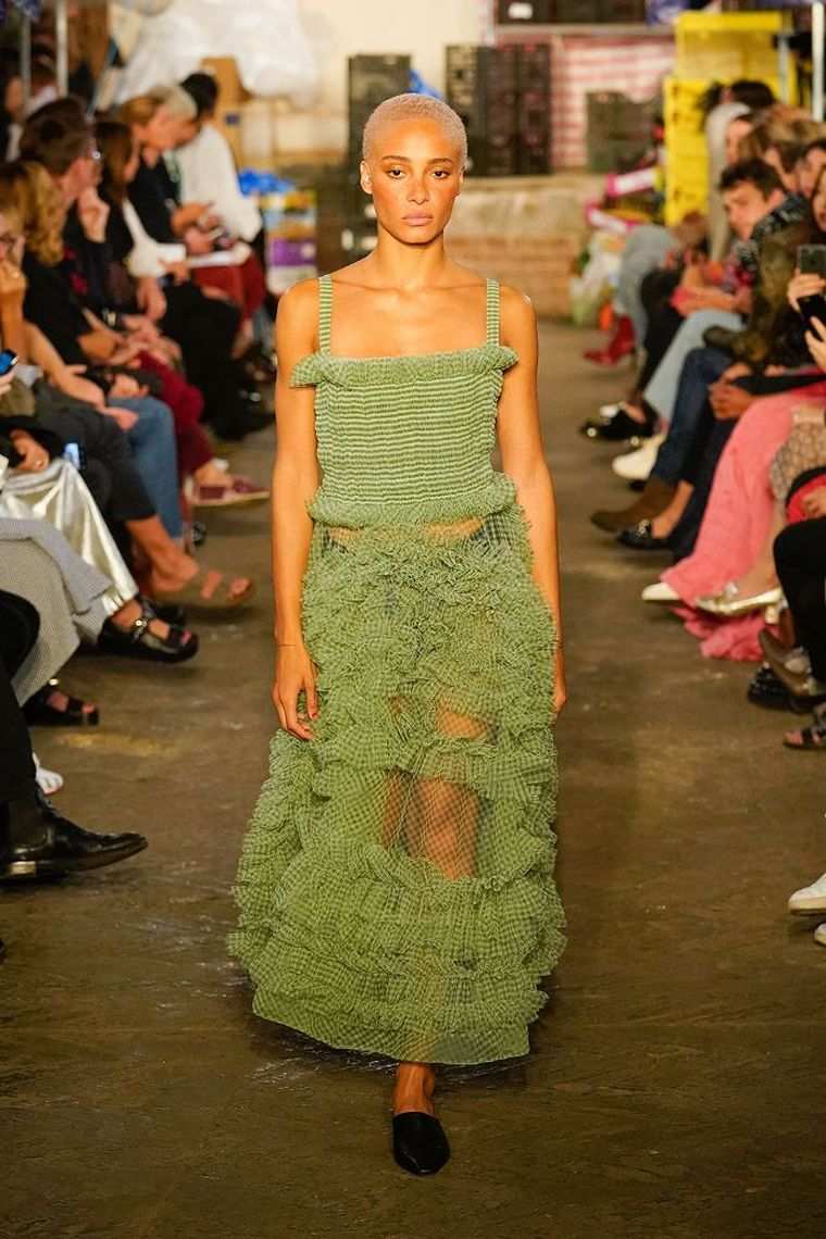 fashion-trend-2019-woman-fashion-show