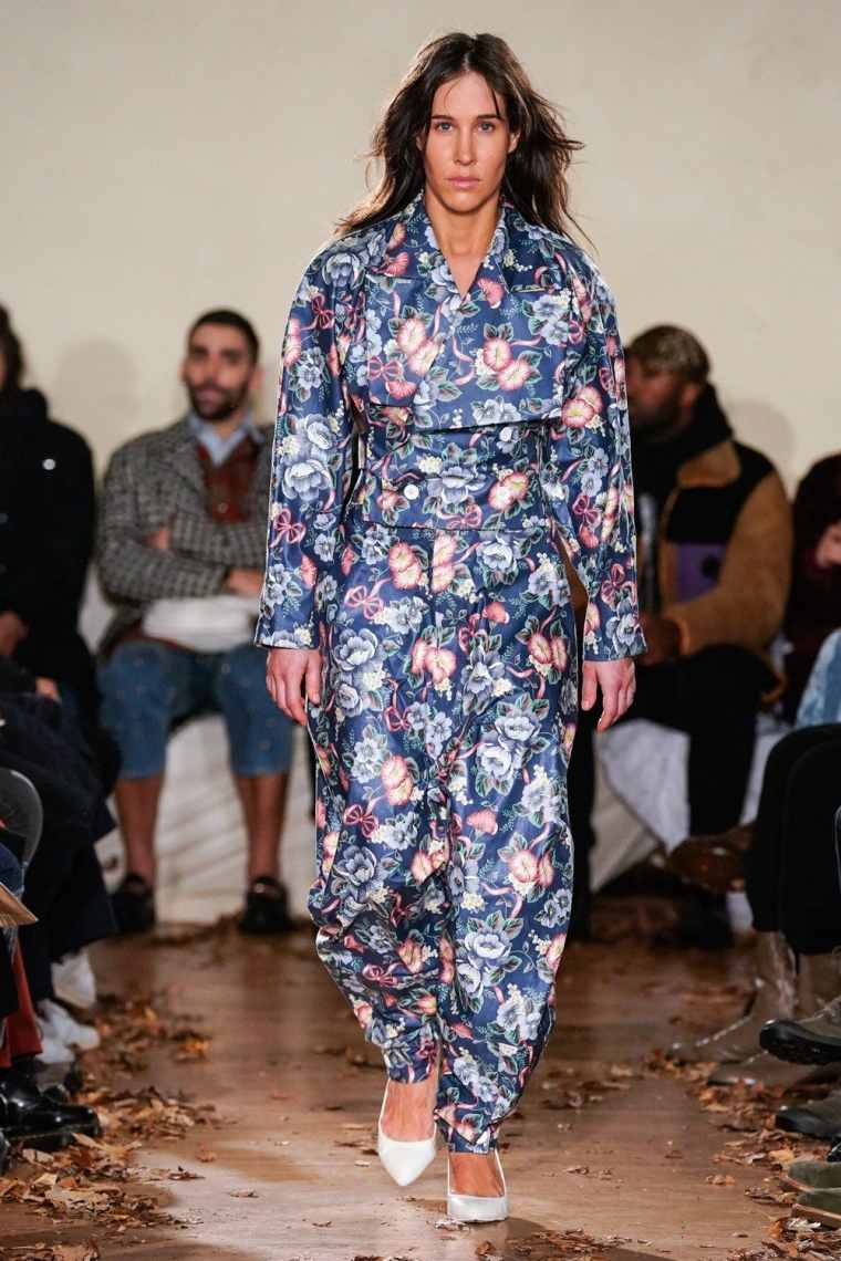 tendenza moda inverno 2019-2020 con un cappotto