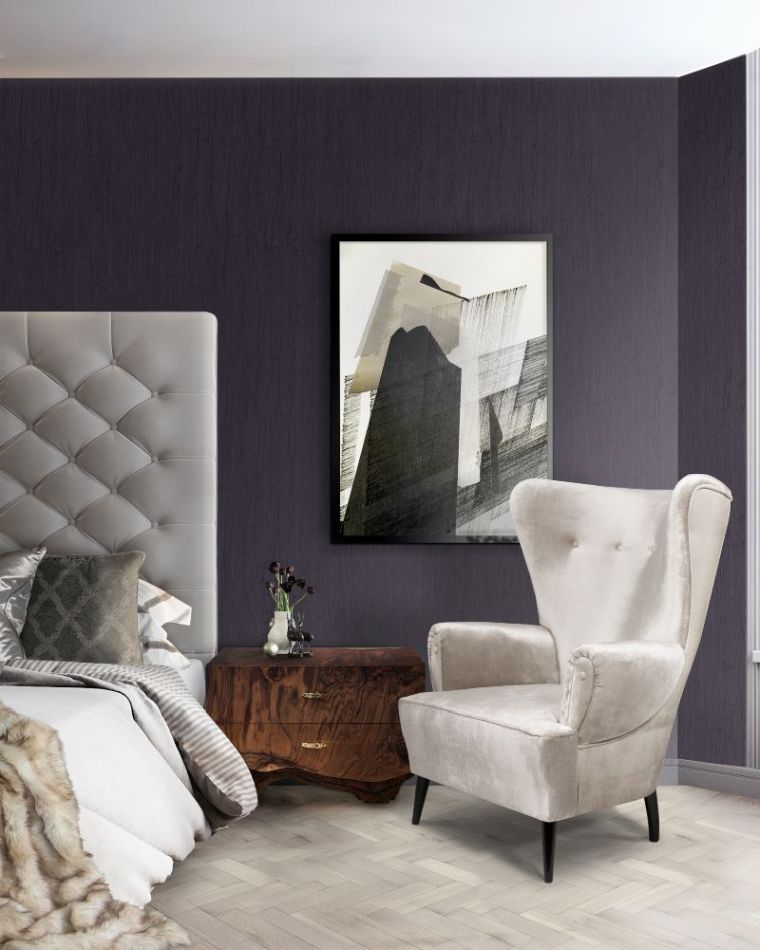紫色の寝室