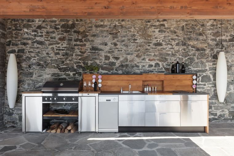 moderna kuhinja od drva i kamena