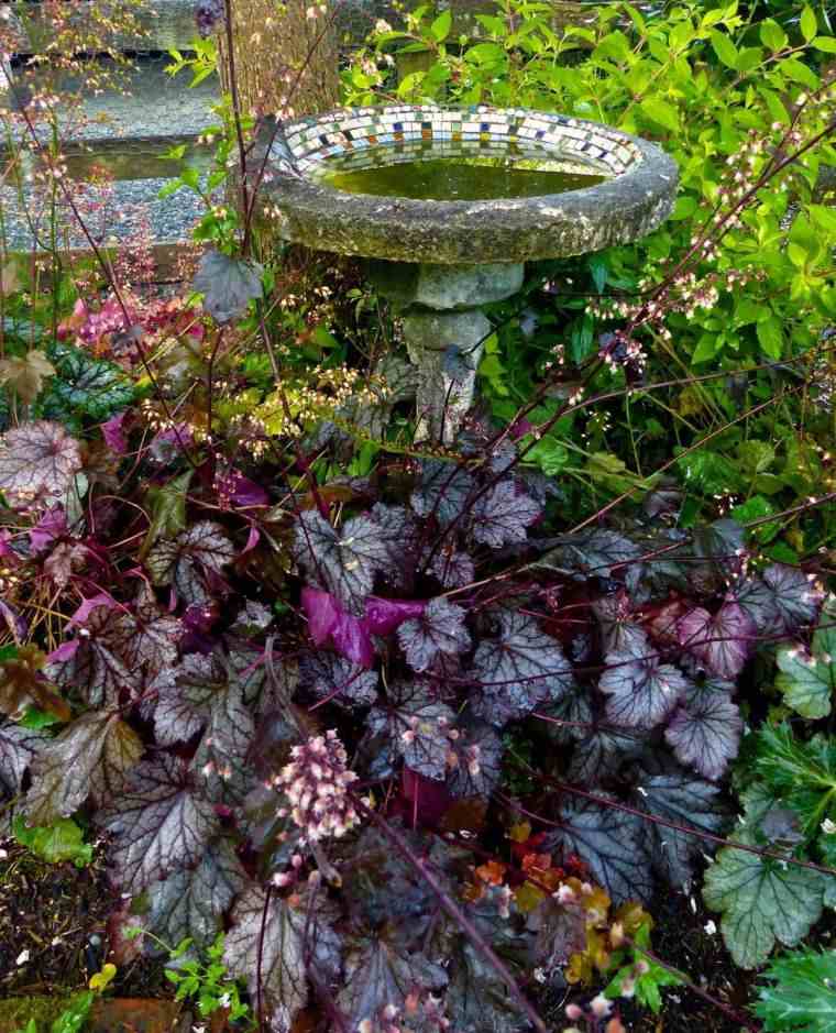giardino alla moda con fontana