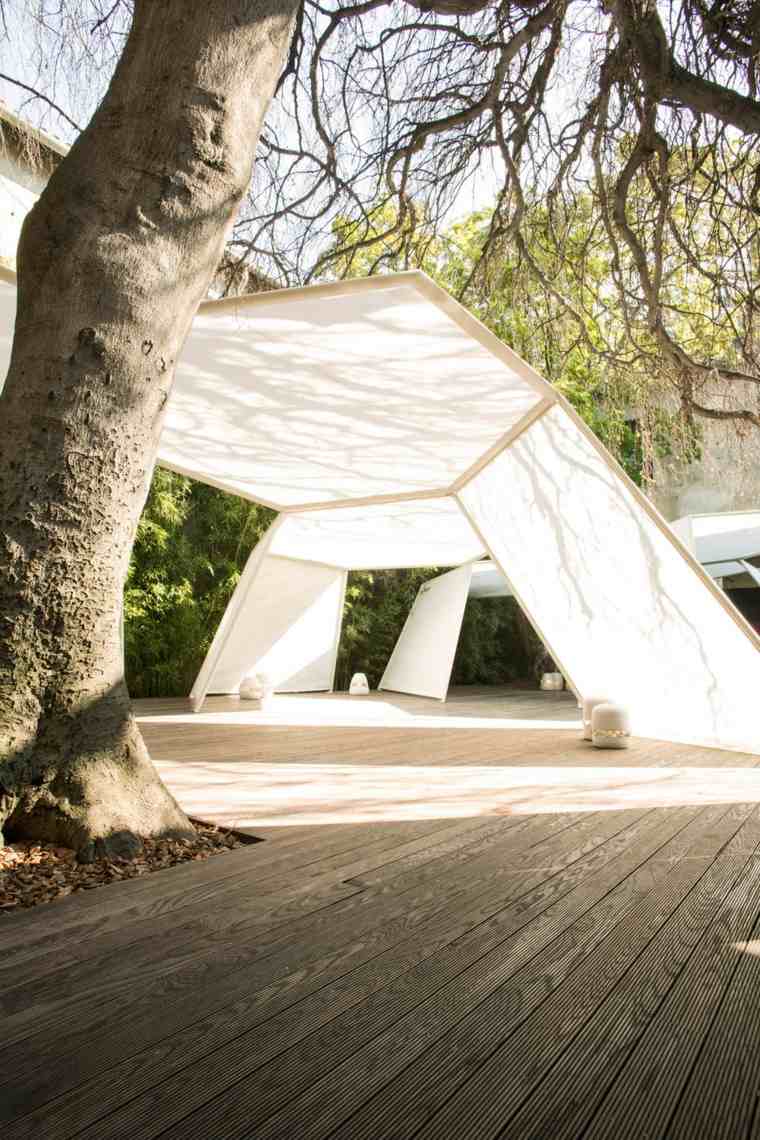 モダンなトレンディなテラスを配置する屋外ガーデンテントのアイデア