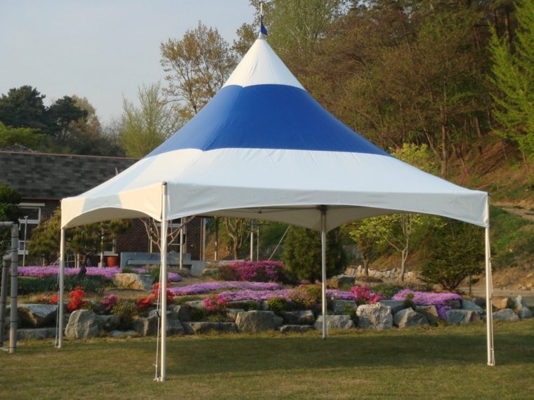 青白の庭のテントのアイデアモダンなトレンディな屋外の造園