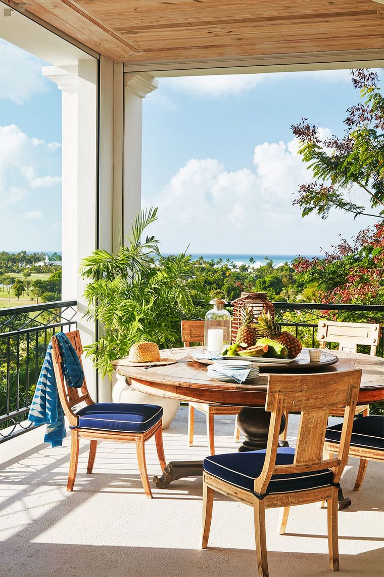 terrazza chic bohémien con vista mare