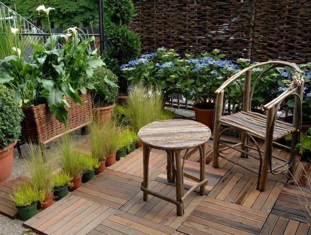 deco terasz fából készült bútorok tereprendezés kis szabadtéri tér deco növény