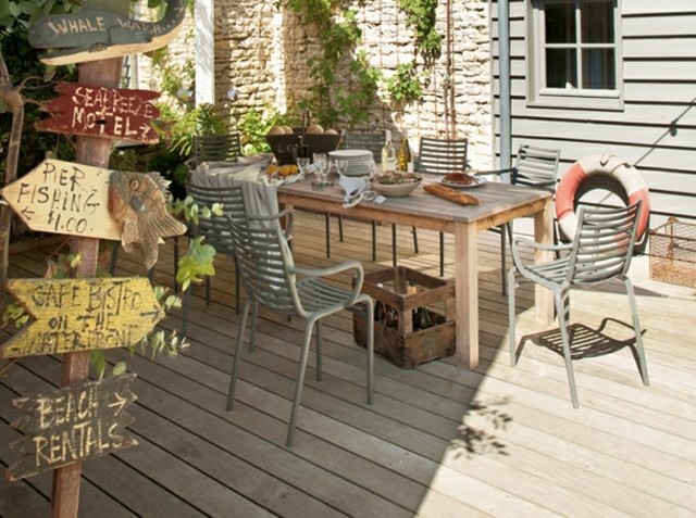 deco fa terasz természetes fából készült asztal fém kerti szék