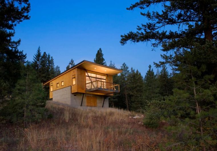 casa-architettura-moderna-sospesa-in-legno-terrazza