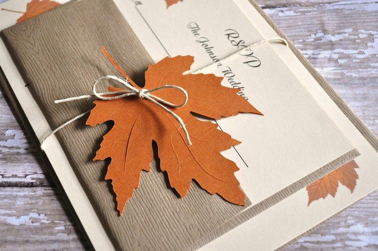 秋の結婚式の招待状のアイデア