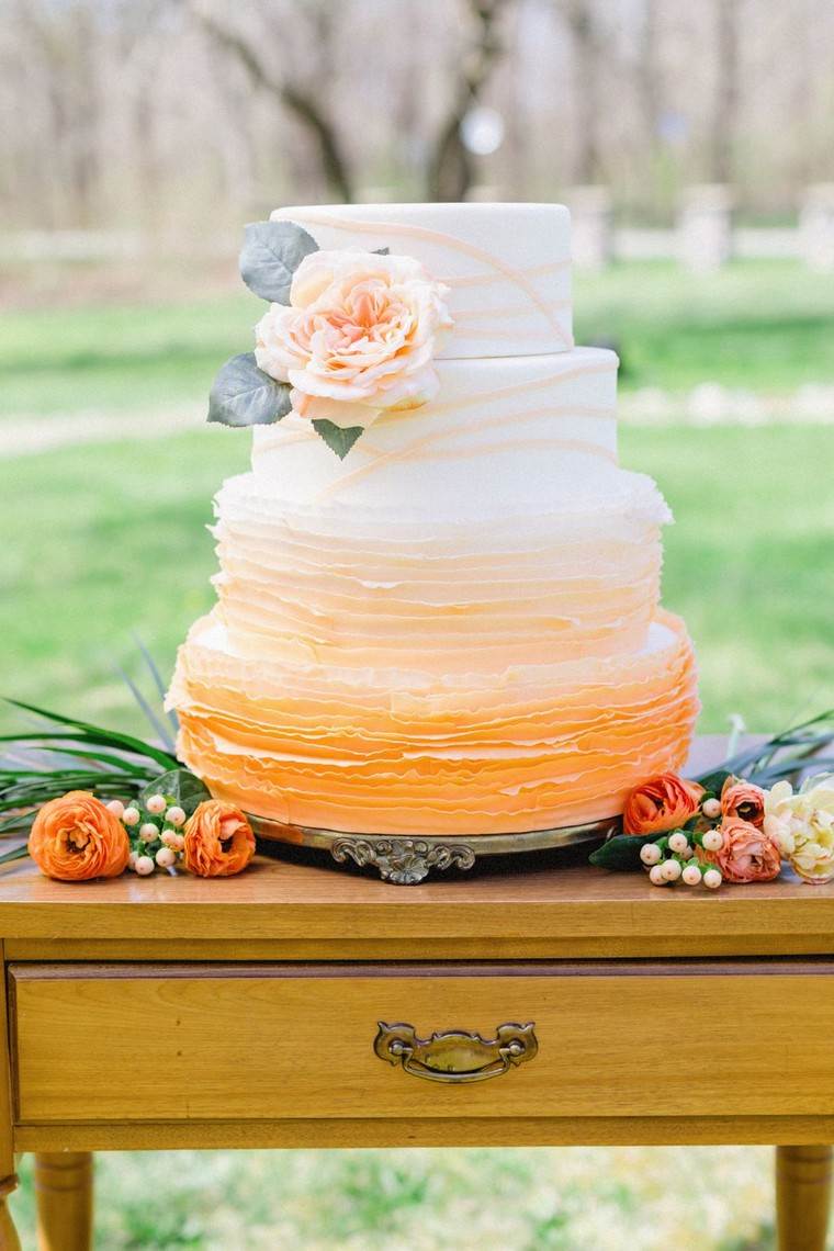 秋のテーマの結婚式の装飾ピンクのケーキのアイデアテーブルの装飾