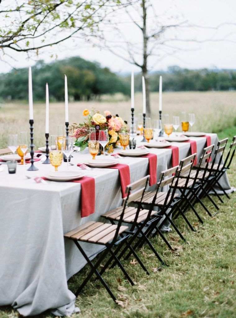 秋の結婚式のテーマのカラーパレットテーブル