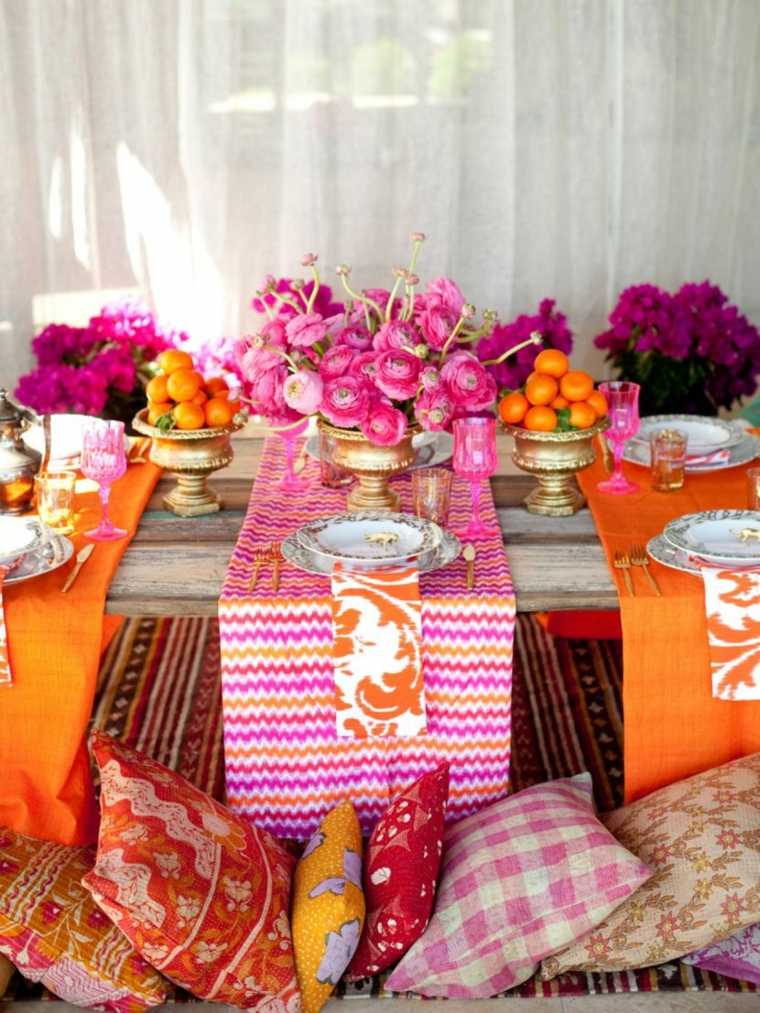 vjenčanje-tema-marokanska-ideja-deco-vjenčanje-stol-orijentalni stil-jastuci
