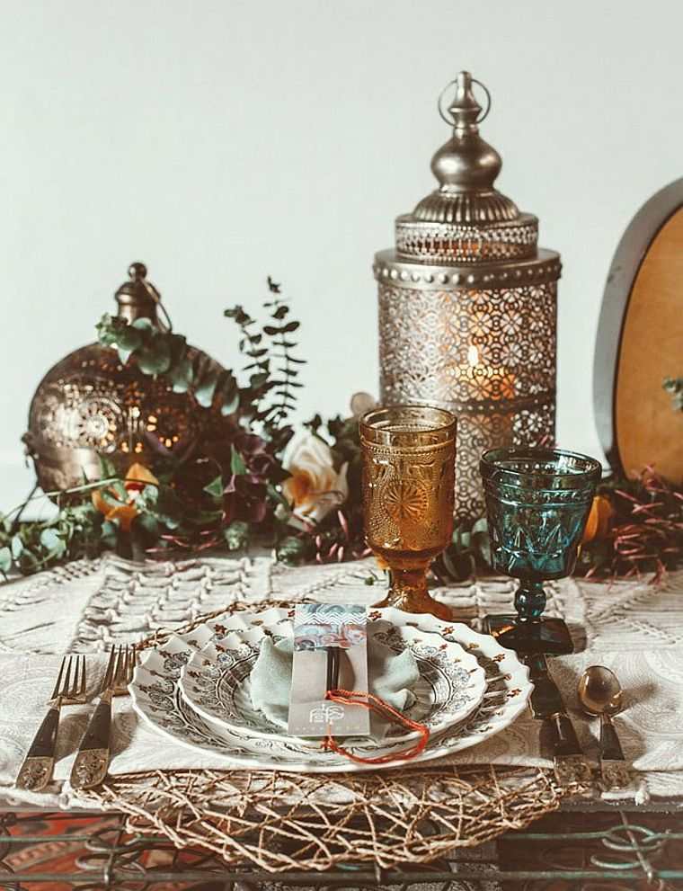 Marokansko-vjenčanje-tema-deko-stol-ideja-pribor-orijentalni stil