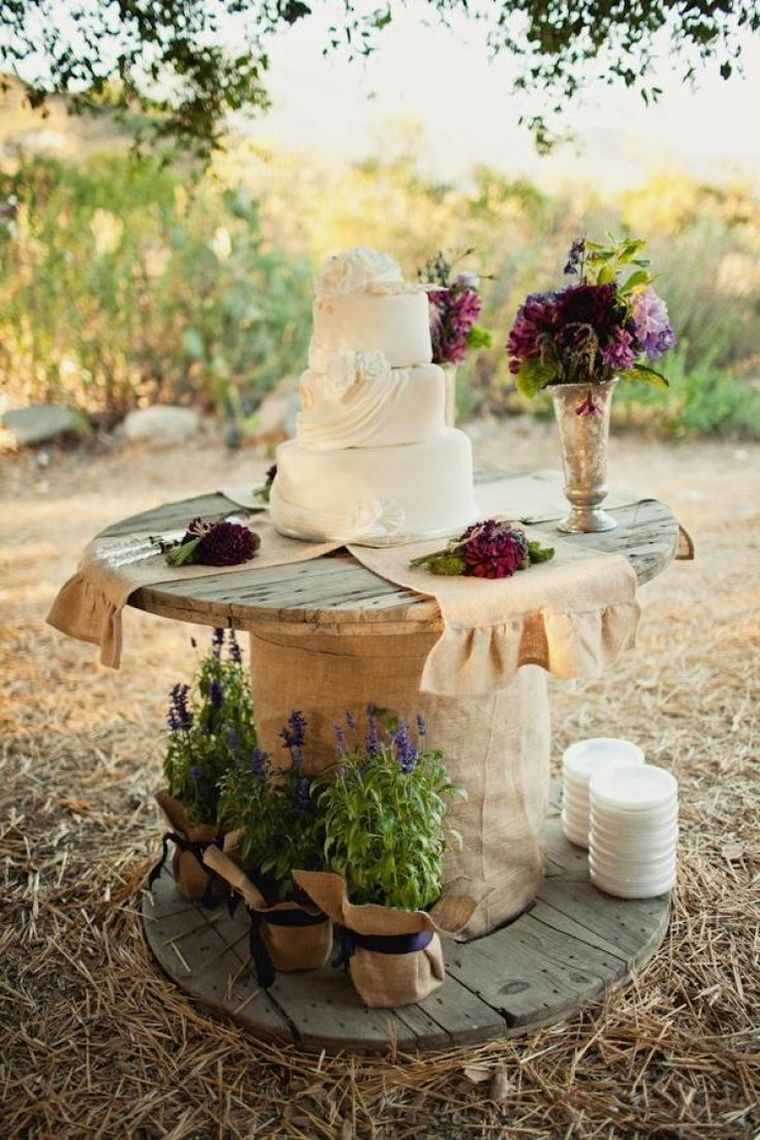 stolić za kavu izrađen u drvenom kolutu diy vjenčani ukras drveni namještaj