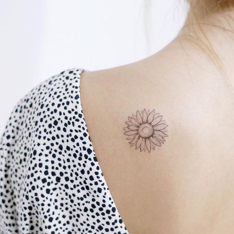 idea tatuaggio fiore piccolo tatuaggio indietro