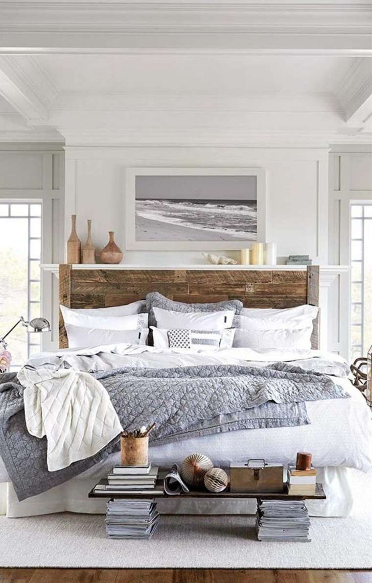 foto testiera in legno arredamento camera da letto mensole a muro mare