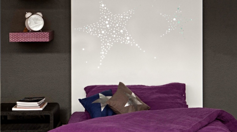 integruotas apšvietimo žvaigždės galvūgalio miegamojo idėjos lentynų išdėstymas
