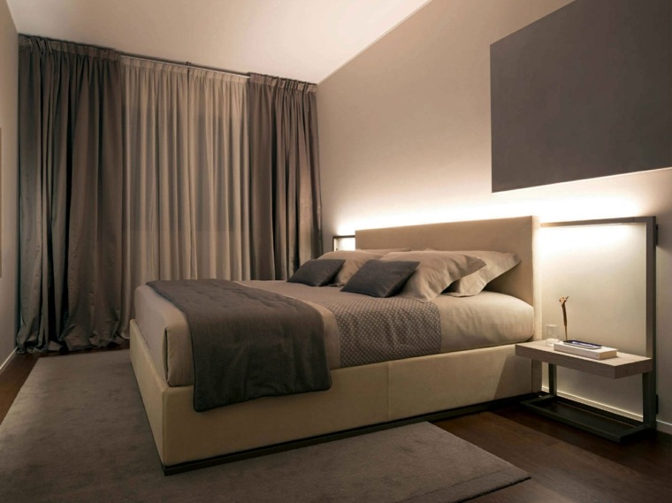 galvūgalio idėja modernaus miegamojo išdėstymo užuolaidos pilkas grindų kilimėlis