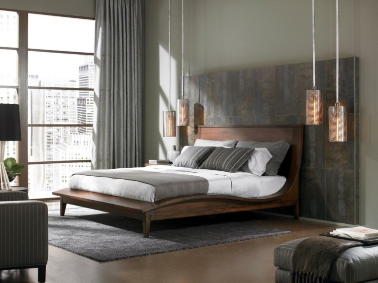 miegamojo apšvietimo idėja pagalvė pilka grindų kilimėlis fotelio pakabinama šviesa modernaus dizaino šviesiai pilkos užuolaidos