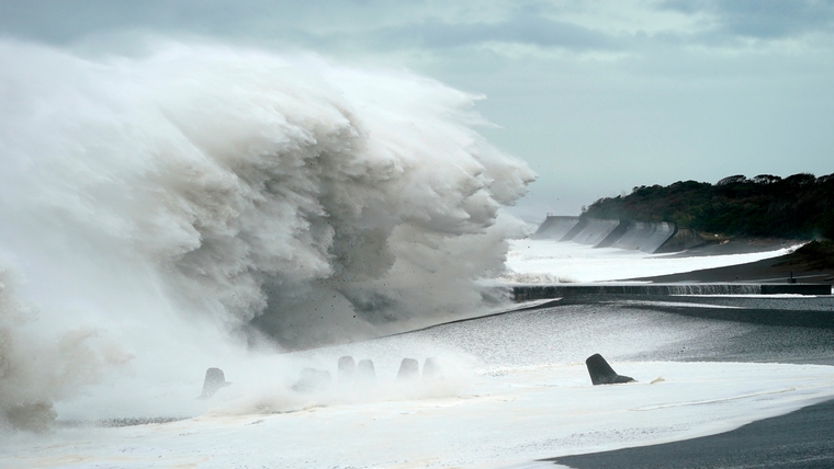 natūralios jėgos taifūno banga