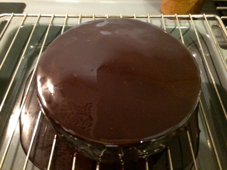 a-čokolada-kolač-zrcalna glazura