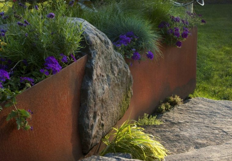 immagini di bordi da giardino in metallo arrugginito