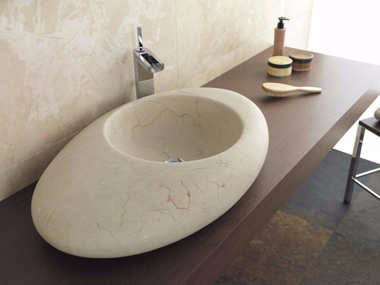 modern, természetes kőből készült fa asztallap fürdőszoba kialakítás