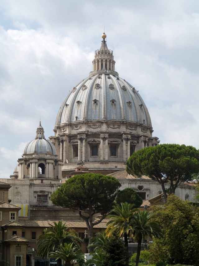 サンピエトロ大聖堂のドームがヨーロッパに旅行