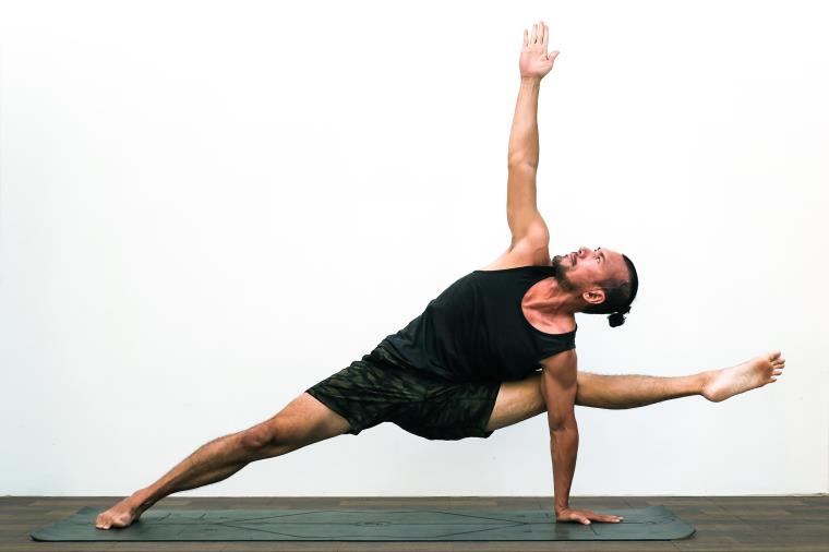 jóga egyensúly-erő-ember-rugalmasság
